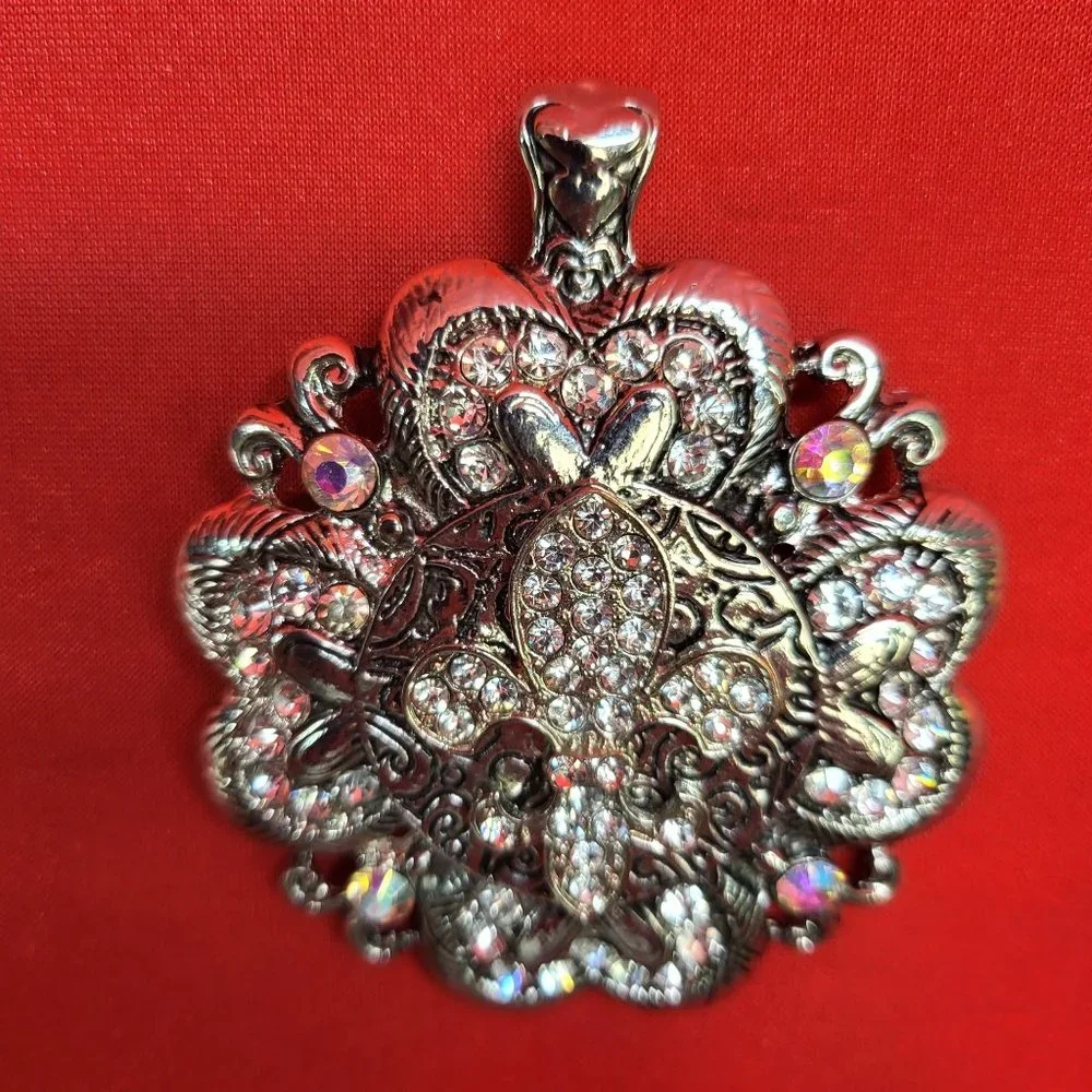 Fleur-de-lis Crystal Rhinestones Pendant